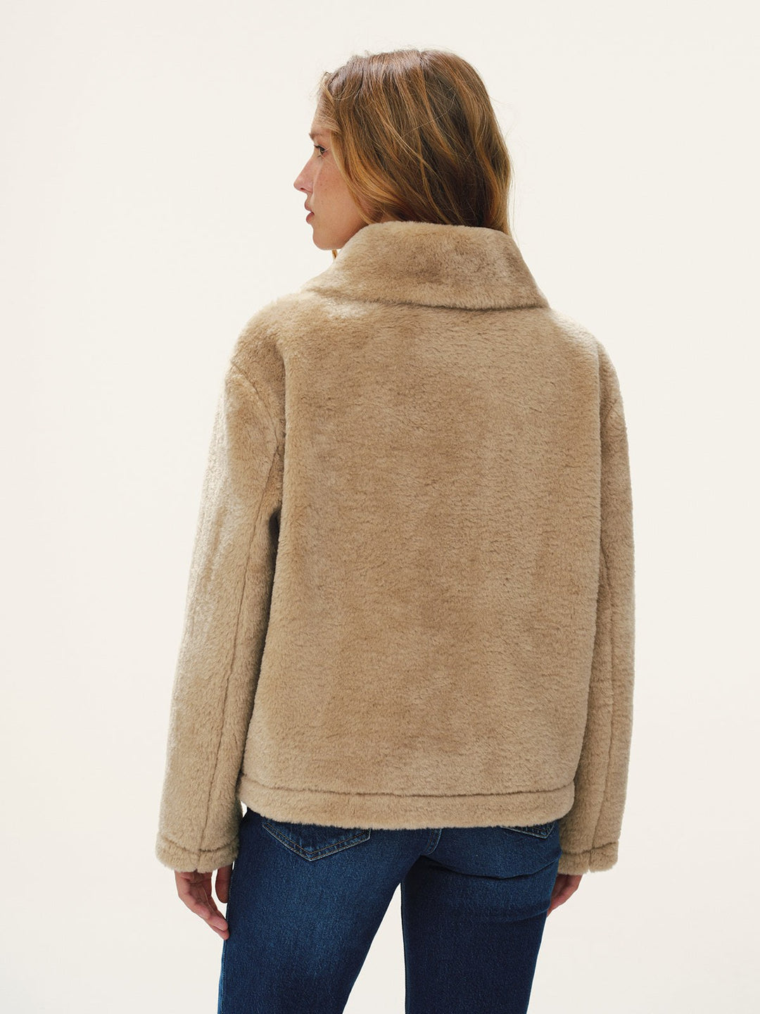 Birgitte — Teddy Jakke Dame med Bred Krage og Knapper, Motegalleriet Oslo — bilde 5