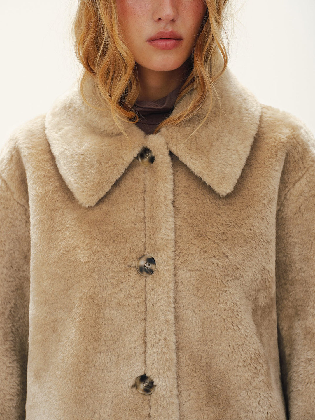 Birgitte — Teddy Jakke Dame med Bred Krage og Knapper, Motegalleriet Oslo — bilde 6