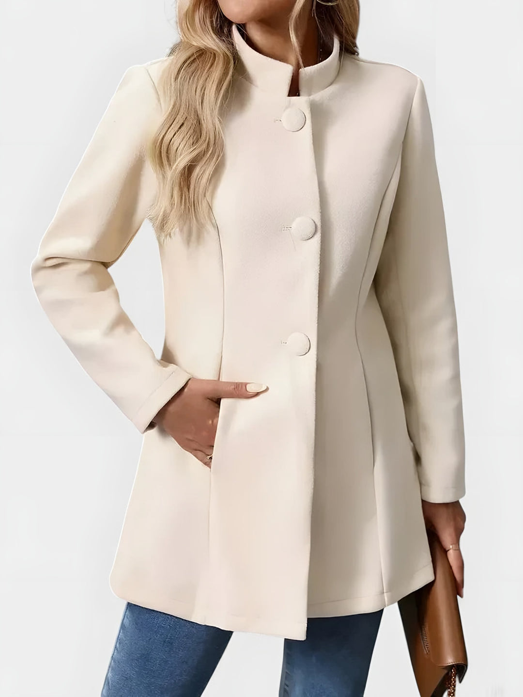 Eldrid — Elegant Kort Kåpe Dame med Ståkrage og Knapper Foran, Motegalleriet Oslo — bilde 2