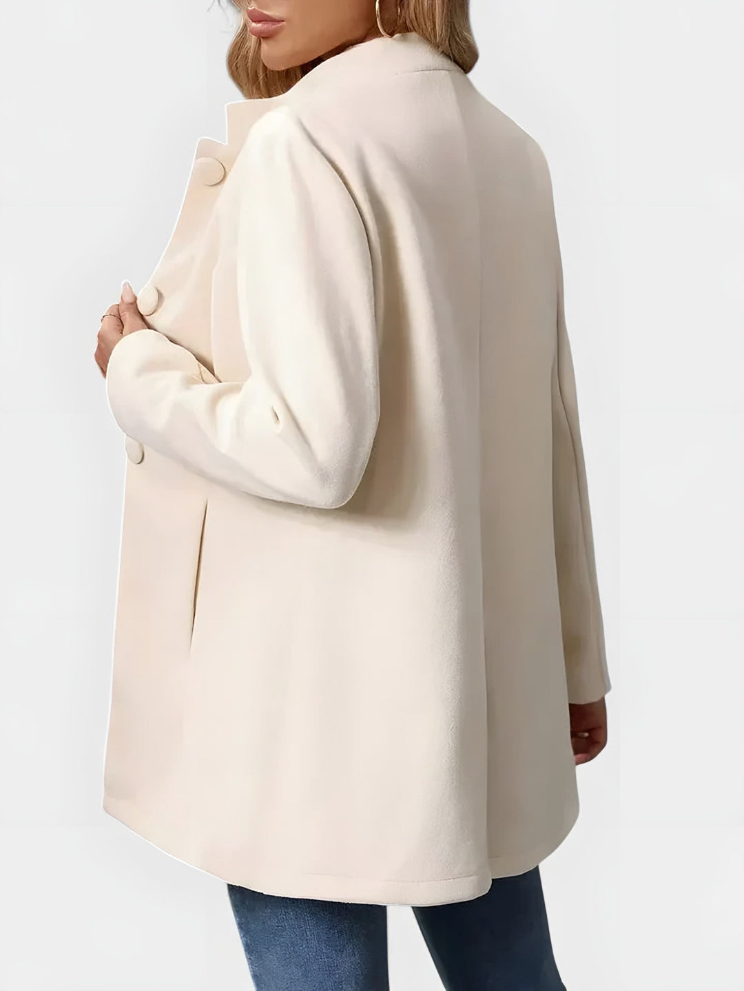 Eldrid — Elegant Kort Kåpe Dame med Ståkrage og Knapper Foran, Motegalleriet Oslo — bilde 3