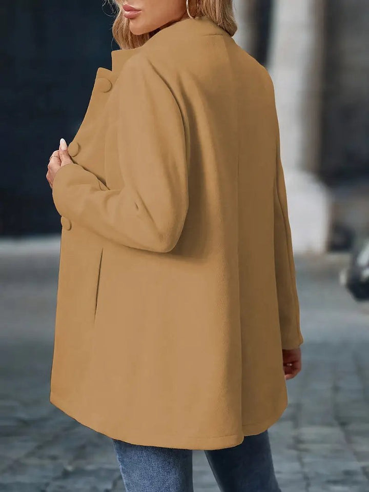 Ida — Kort Kåpe Dame med Ståkrage og Lommer på Siden, Motegalleriet Oslo — bilde 14