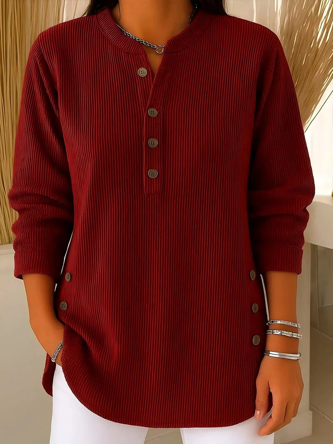 Kamilla — Ribbet Bluse Dame med V Hals og Knapper Foran, Motegalleriet Oslo — bilde 4
