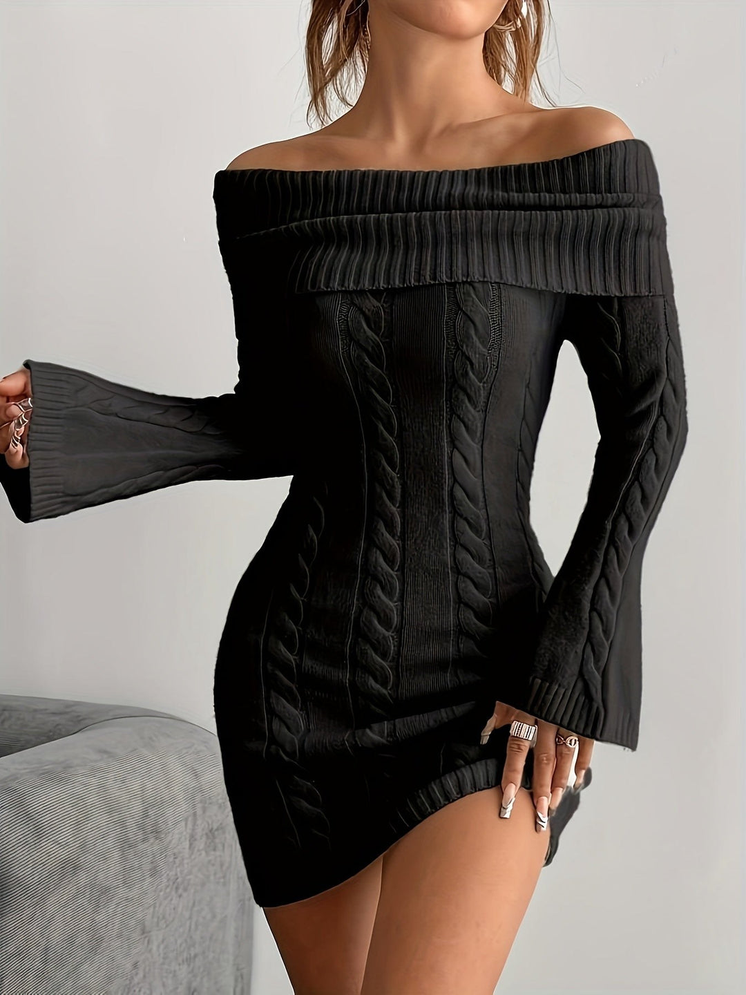 Liv — Kabelstrikket Julekjole Dame med Bare Skuldre og Vide Ermer, Motegalleriet Oslo — bilde 7
