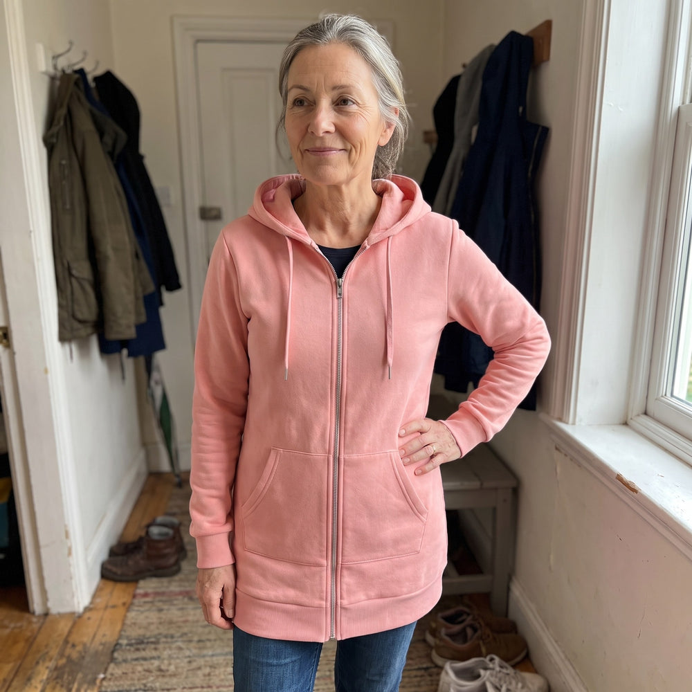 Pia — Lang Jakke Dame med Hette, Glidelås og Fôr i Fleece, Motegalleriet Oslo — bilde 2