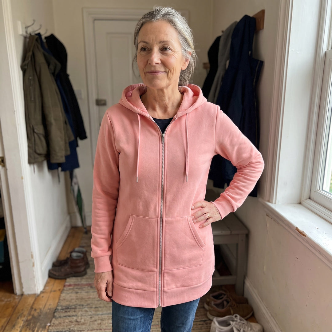 Pia — Lang Jakke Dame med Hette, Glidelås og Fôr i Fleece, Motegalleriet Oslo — bilde 2